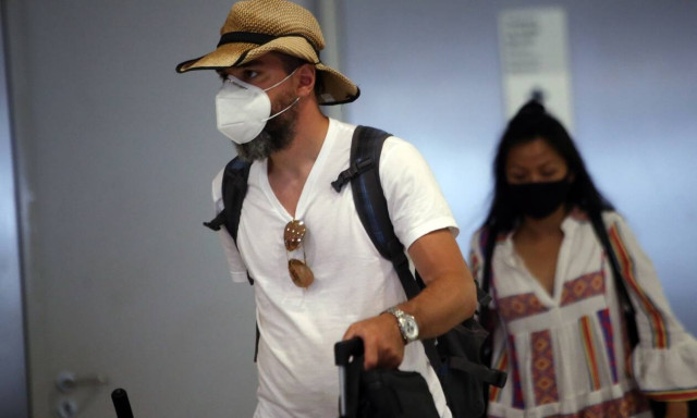 Κορονοϊός: Διασπορά του ιού σε Αθήνα και Θεσσαλονίκη - «Καμπανάκι» Σύψα