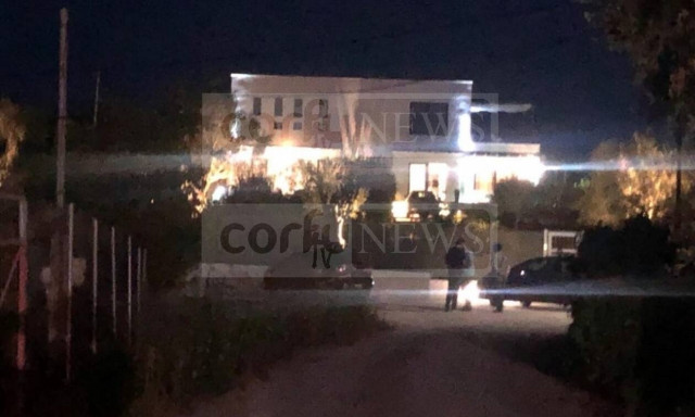 Δολοφονίες στην Κέρκυρα - Ιατροδικαστής: Τουλάχιστον δέκα σφαίρες στο κάθε θύμα