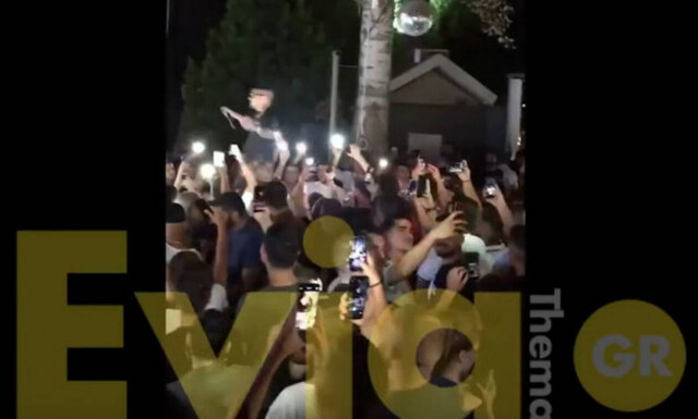 Κορονοϊός: Συνωστισμός σε νυχτερινό μαγαζί στον Ωρωπό για τον Snik (vid)