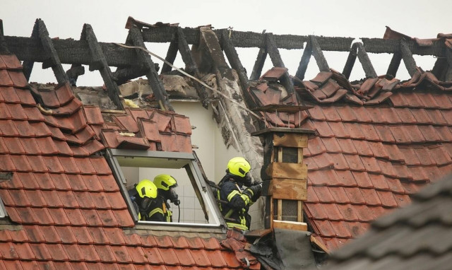 Τραγωδία στη Γερμανία: Συντριβή αεροσκάφους σε σπίτια - Τρεις νεκροί