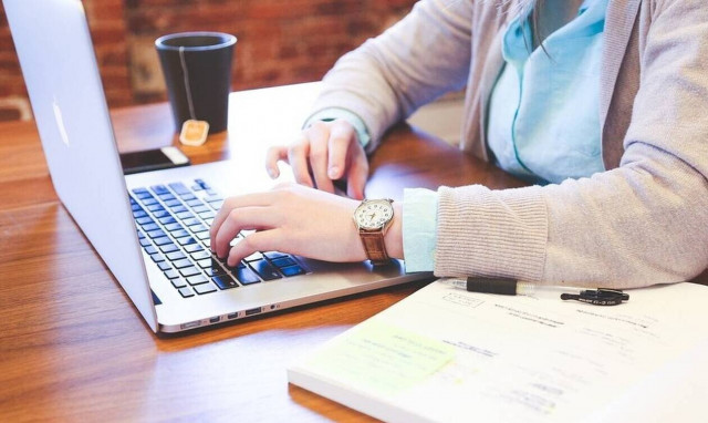 Ταλαιπωρία τέλος: Αυτά είναι τα επιδόματα που μπορείς να πάρεις με... ένα κλικ