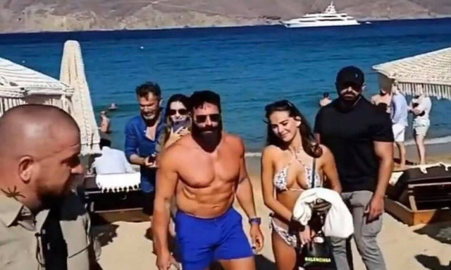 Στη Μύκονο ο «βασιλιάς» του Instagram – Πόσο πληρώνει για το γιοτ του;