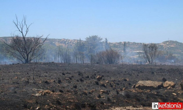 Φωτιά στην Κεφαλονιά: Έτοιμοι για εκκένωση οι κάτοικοι στα Δοριζάτα