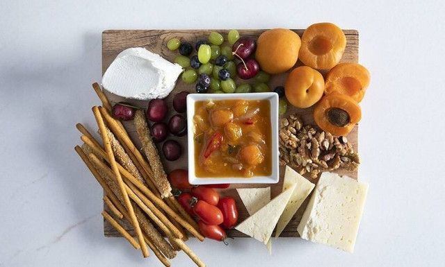 Άκης Πετρετζίκης: Chutney βερίκοκου