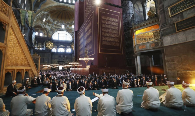 Αγία Σοφία: Οργή στον κόσμο του πολιτισμού και του αθλητισμού για τη μετατροπή σε τζαμί