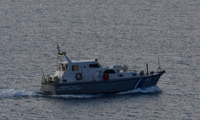 Sailboat disabled since Saturday sinks between Attica and Evia sea; passengers safe