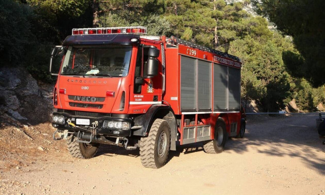 62 summer fires between Friday and Saturday; W. Peloponnese ones abating