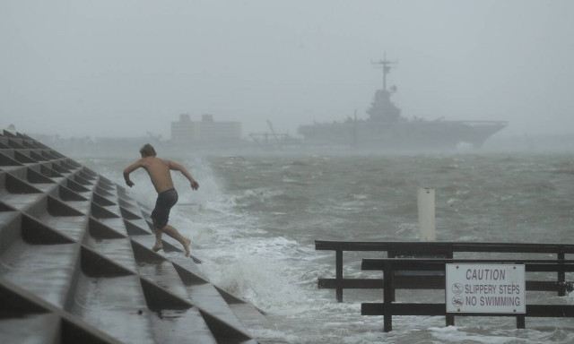 Ο κυκλώνας Χάνα πλήττει το Τέξας - Απίστευτες εικόνες