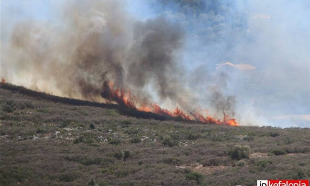 Φωτιά στην Κεφαλονιά: Σε ύφεση η πυρκαγιά - Εκκενώθηκαν τα Δοριζάτα