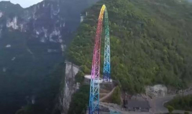 Η μεγαλύτερη κούνια στον κόσμο: Βρίσκεται στο χείλος γκρεμού (vid)