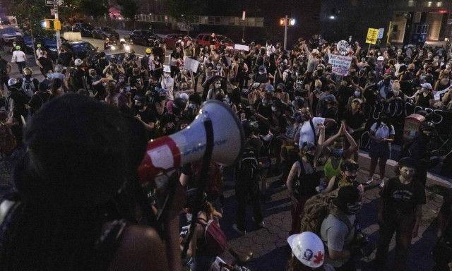 HΠΑ: Νύχτα έντασης με πορείες Black Lives Matter – Ένας νεκρός