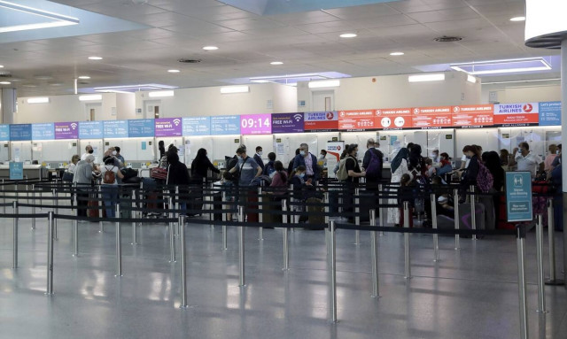 Κορονοϊός: Δραματικές εκκλήσεις των λοιμωξιολόγων για τα κρούσματα - «Δεν μας ακούνε, φορέστε μάσκα»