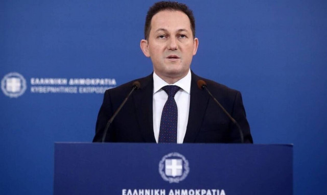 Live η ενημέρωση των πολιτικών συντακτών από τον κυβερνητικό εκπρόσωπο