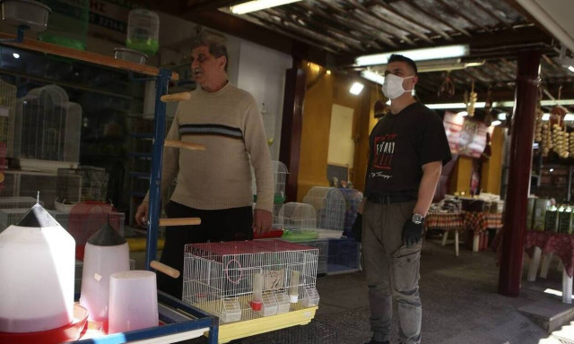 Greek government extends mandatory facemask use to more venues from Wednesday