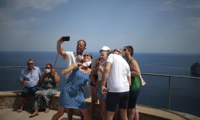 Kορονοϊός - Συναγερμός στην Ισπανία: 905 νέα κρούσματα σε ένα 24ωρο