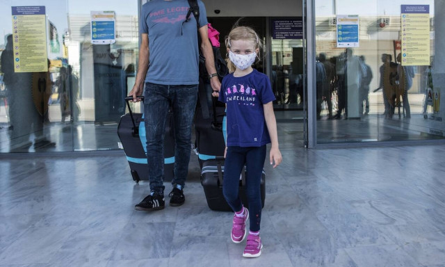 Κορονοϊός: «Καμπανάκι» κινδύνου από λοιμωξιολόγους - Δεν πρέπει να χαλαρώσουμε