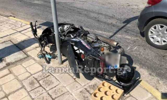 Τροχαίο στη Λαμία: Στα επείγοντα ο 30χρονος ντελιβεράς (pics)