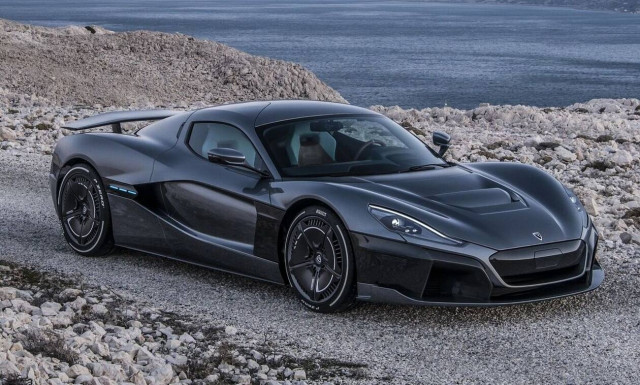 Δείτε το ηλεκτρικό Rimac C_Two των 1.914 ίππων να ντριφτάρει ασύστολα