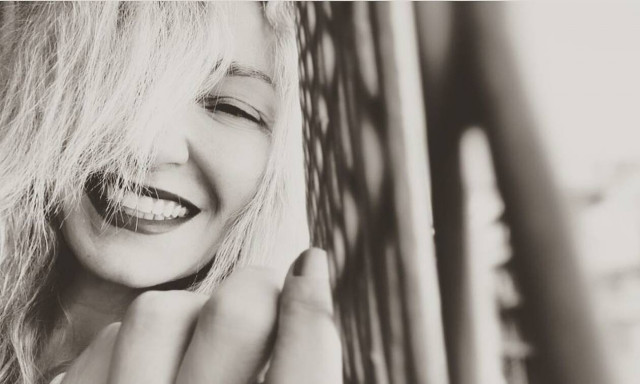 Γιατί όλες οι celebrities ποστάρουν ασπρόμαυρες φωτογραφίες;