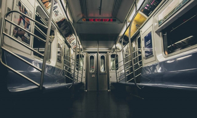 Άγριο ξύλο στο Μετρό (pics)