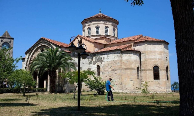Τζαμί και η Αγία Σοφία Τραπεζούντας