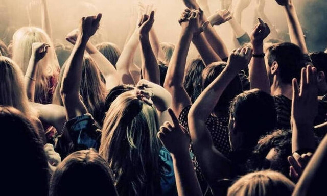 Κορονοϊός: «Κλείσιμο μαγαζιών αν συνεχιστεί η αύξηση των κρουσμάτων»