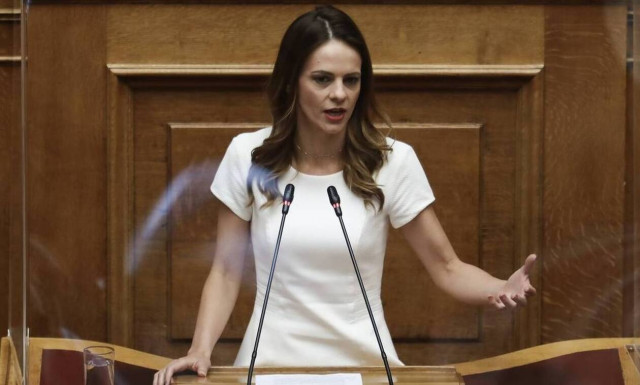 Αχτσιόγλου: Ο κ. Μητσοτάκης «κούρεψε» τα αναδρομικά συνταξιούχων κατά 60%