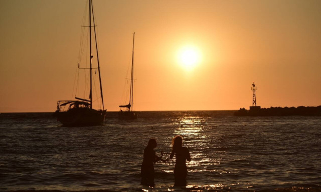 Καιρός: Καμίνι η Αττική - Δείτε πού έφθασε η θερμοκρασία