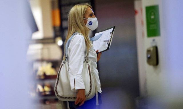 Κορονοϊός: Δραματική προειδοποίηση ΠΟΥ - Οι νέοι «μολύνονται, πεθαίνουν, μεταδίδουν»