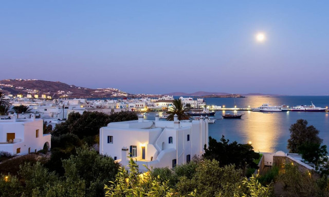 Μύκονος: Μία σύλληψη για πάρτι σε βίλα - Συναγερμός για τον συνωστισμό 