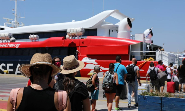 Passenger traffic up in the port of Piraeus