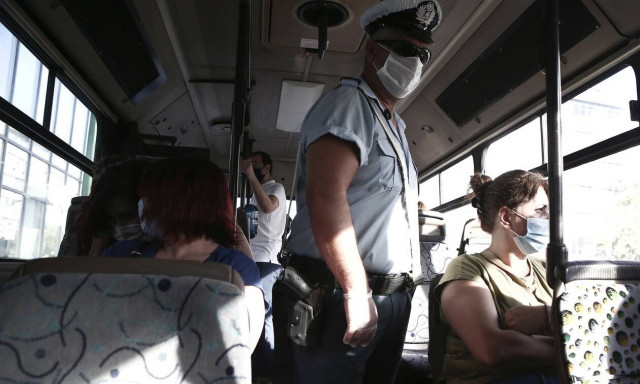 Κορονοϊός: Τα πιθανά μέτρα μετά την νέα έξαρση - Η μάσκα, οι εκκλησίες και τα ΜΜΜ