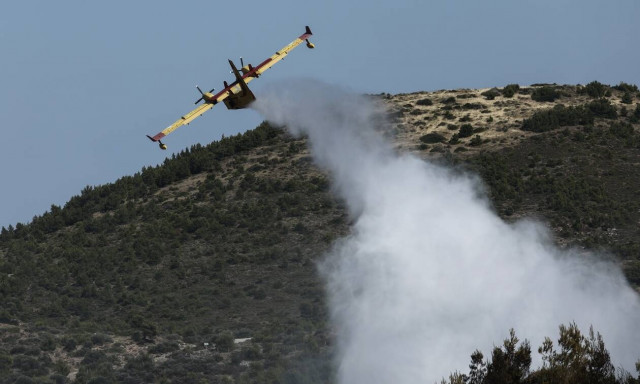 Μεγάλη φωτιά στην Επίδαυρο: Ενισχύθηκαν οι δυνάμεις της Πυροσβεστικής