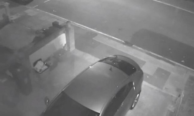 Κάμερα ασφαλείας καταγράφει το… φάντασμα ενός παιδιού! (vid)