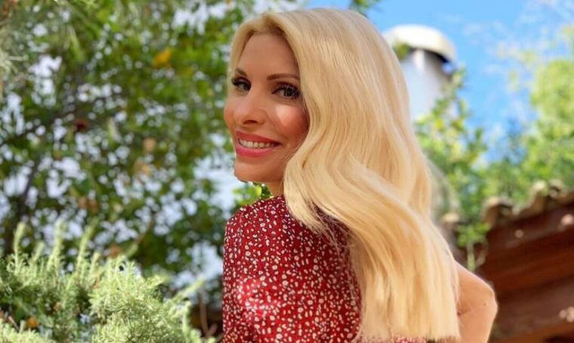 Μενεγάκη: Το μυστικό στο μακιγιάζ της που δεν αποχωρίζεται ούτε το καλοκαίρι