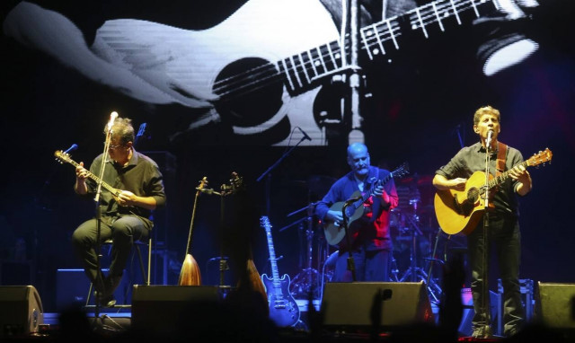 Κορονοϊός Καβάλα: Αναστάτωση με την συναυλία του Σωκράτη Μάλαμα - Τι συνέβη