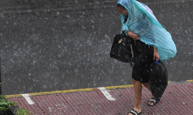 Καιρός: Ισχυρή καταιγίδα στην Αττική