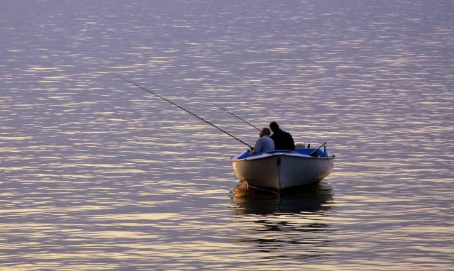Η ψαριά του... αιώνα! Χρειάστηκαν γερανό για να βγάλουν αυτό το θηρίο (pics)