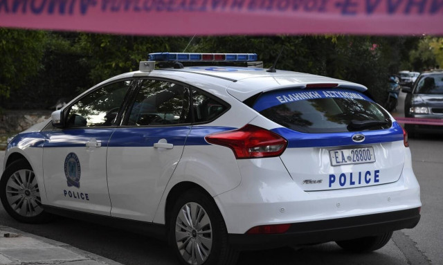 Σε κρίσιμη κατάσταση αστυνομικός: Τον χτύπησε ΙΧ που δεν σταμάτησε σε έλεγχο