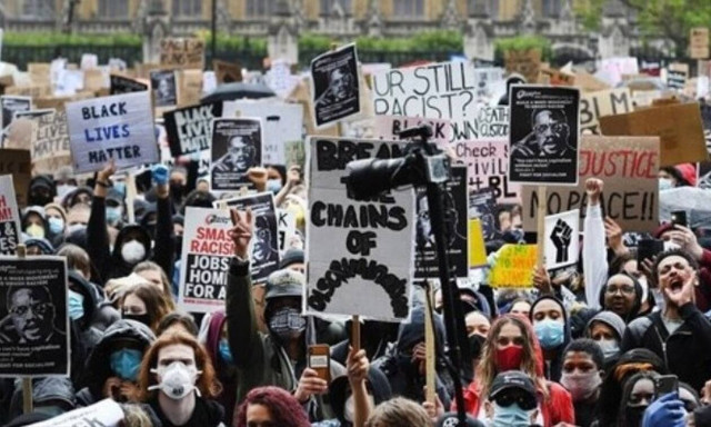 Βερολίνο: Χιλιάδες διαδηλωτές κατά των μέτρων του κορονοϊού