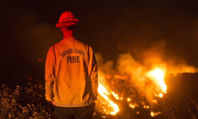 «Πύρινη κόλαση» η Καλιφόρνια: Σχεδόν 8.000 άνθρωποι εγκατέλειψαν τις εστίες τους 