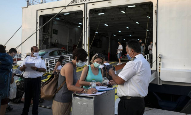 Κορονοϊός: Συναγερμός για τα κρούσματα – Εντατικοί έλεγχοι και λουκέτα σε μπαρ
