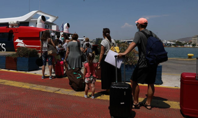 Αποκαταστάθηκε η βλάβη στο πλοίο για Σύρο μετά την εξέγερση των επιβατών