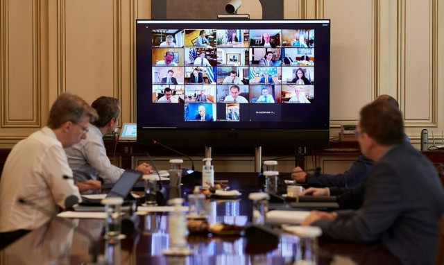 Ανασχηματισμός: Γράφει και σβήνει ονόματα ο Μητσοτάκης - Ποιοι μένουν και ποιοι φεύγουν