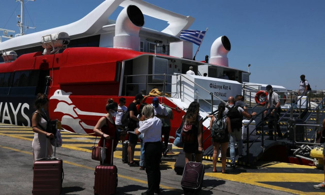 Φεύγουν οι αδειούχοι του Αυγούστου: Χαμός σε Πειραιά και Ραφήνα - Αυξημένη κίνηση στις Εθνικές Οδούς