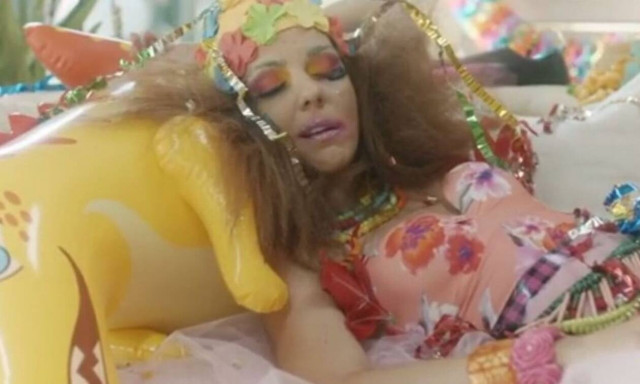 Καλό μεσημεράκι: Η Βάνια πρωταγωνιστεί στο νέο απολαυστικό teaser (Vid)