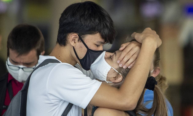 Προειδοποίηση ΠΟΥ: Πιθανόν να μην υπάρξει ποτέ πανάκεια για τον κορονοϊό