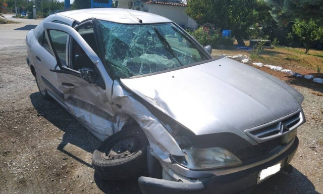 Τροχαίο ατύχημα έξω από την Αγιά - Δύο γυναίκες και ένα παιδί στο νοσοκομείο