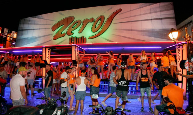 Κορονοϊός: Τι ώρα θα κλείνουν τα νυχτερινά κέντρα – Τι απάντησε ο Χαρδαλίας