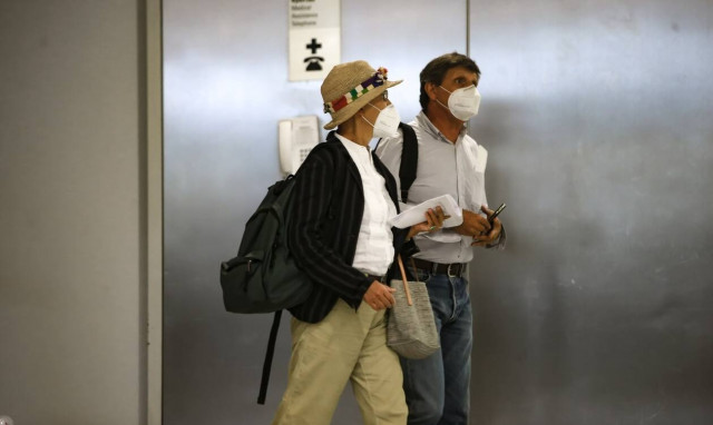 Κορονοϊός: Ο Αύγουστος τρομάζει τις Αρχές – Το «φαινόμενο του παγόβουνου» και οι ασυμπτωματικοί